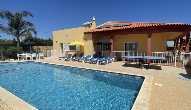 Beautiful Villa with Relaxing Atmosphere. 4 Bedrooms, 4 Bathrooms, Large & Fenced Pool 8-10 persons