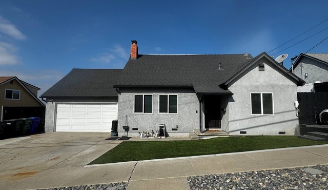 Beautifully Renovated 3BR 2BA Home, Large Backyard
