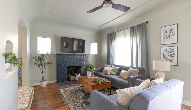 Beautifully Updated Historic Home conveniently located in downtown Mesa!