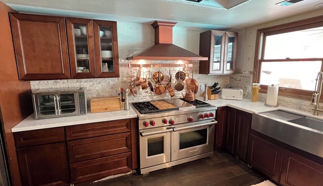 Beautuiful 3 bedroom with 2 for rent house in enjoyable Visalia with WiFi, AC.