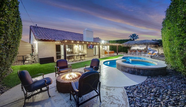 Bermuda Bliss: Pool, Spa, Misters, Ping Pong, BBQ!