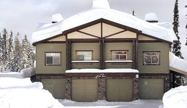 Best 4-Bedroom Family-Friendly Ski-In/Ski-Out With Hot Tub on Big White