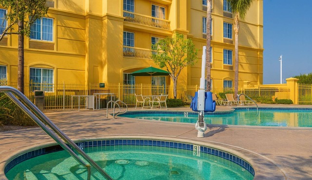 Better Choice For Your Vacation! Comfortable Unit Awaits! Near Golden Oak Park