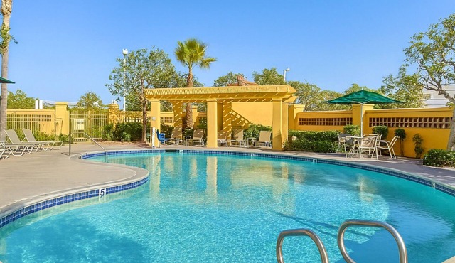 Better Choice For Your Vacation! 2 Great Units Close to iFLY Indoor Skydiving!