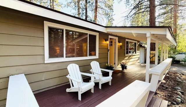 Bijou Tahoe Cabin - Walk to Lake, Near Casinos!
