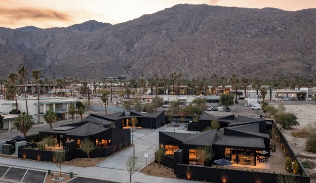 Blackhaus Full Buyout by AvantStay | 16-Room Hotel