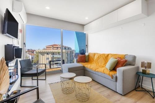 Blue Breeze Espinho | Pool View, Gym & Balcony