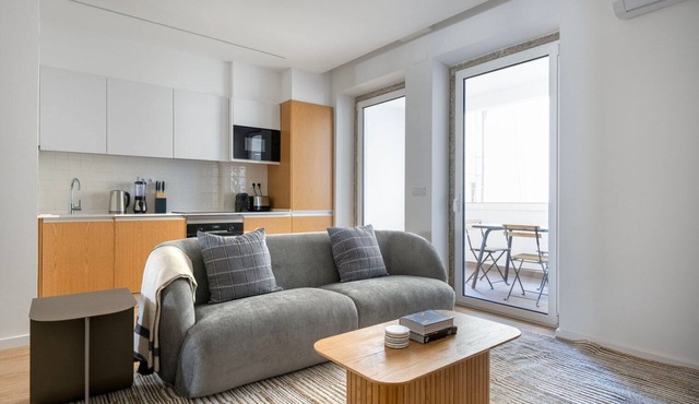 Blueground | Campo de Ourique, furnished