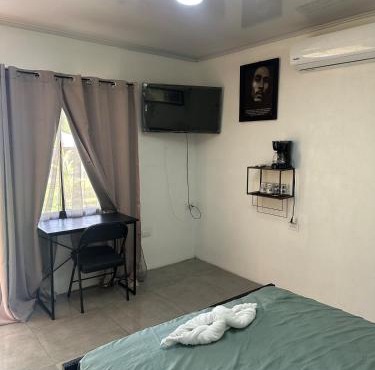Bob Marley Room, beautiful cabin surrounded by Jungle