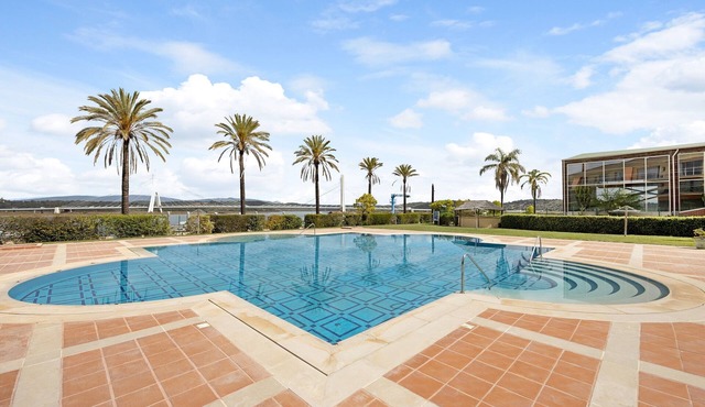 Boca do Rio - Apartamento T1 close to the Sea with Shared Pool & Wi-Fi