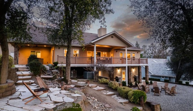 Bollinger Villa |sleeps 22| EV| Hot Tub| Fire Pit
