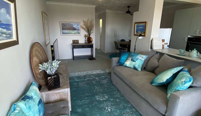 Bribie Island | Pool & 100 metres to Bongaree Beach and Shops