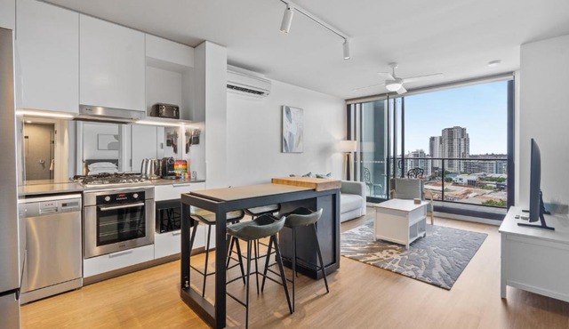 Bright 2-Bed Apartment in Bowen Hills