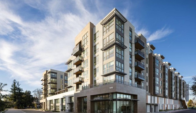 Bright Avelle 2BR Condo | Family Friendly, Pool & Hot Tub