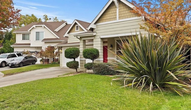 Bright + Comfortable 3BR Family Retreat by Degarmo Park