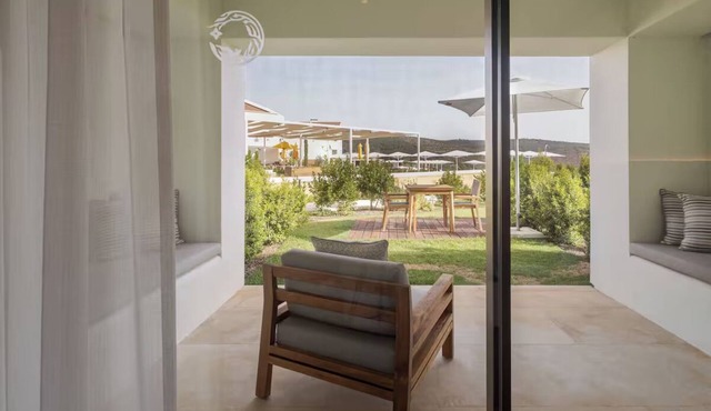 Bright Room w/Balcony & Mountain Breeze – Ideal Space to Recharge