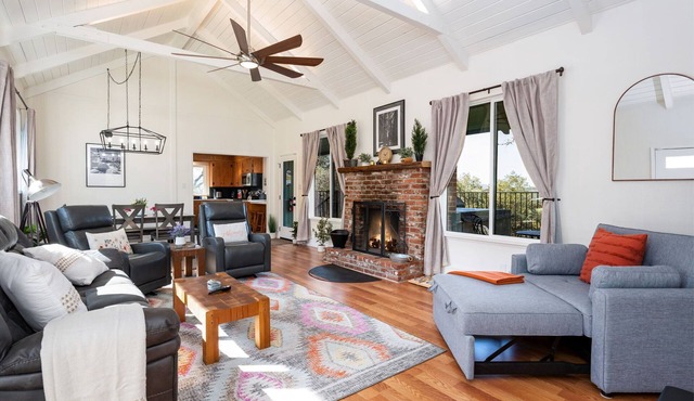Buckeye Bungalow w hot tub/firepit/views! Pet Friendly!