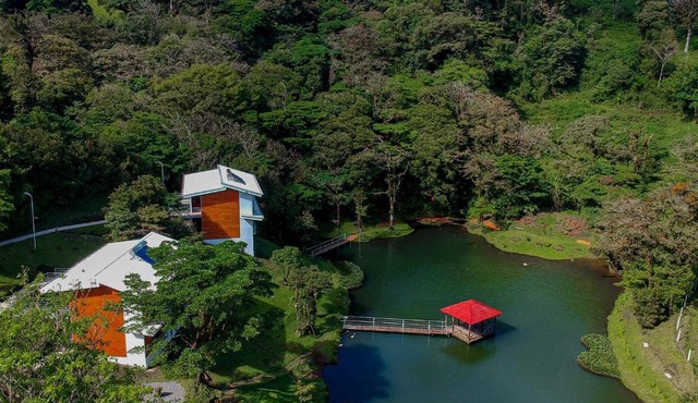 Burbi Lake Lodge Monteverde
