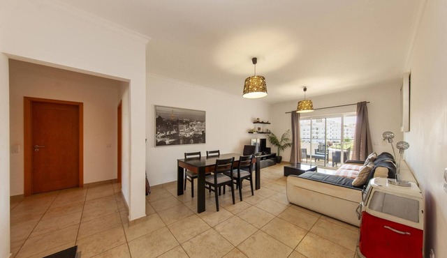 C02 - Luxury 3 Bed With Pool View