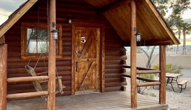 Cabin 5 · Cozy Studio Cabin!