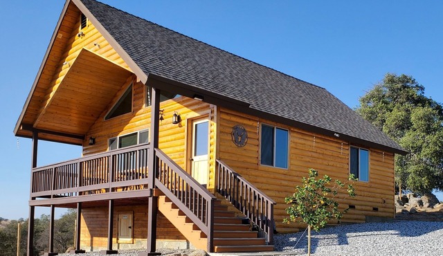Cabin Home near Yosemite National Park in the Sierra Foothills