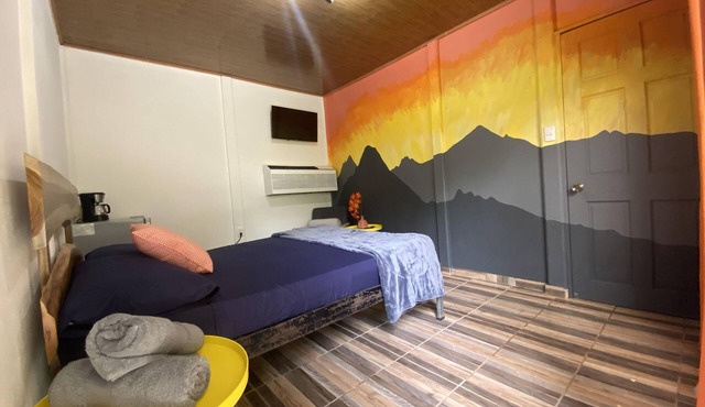 Cabina 5 - Private Room & Bathroom in center of town, walk to beach