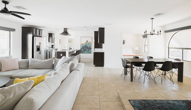 Cactus Breeze in Scottsdale Quarter w/ 4 Beds & Pool