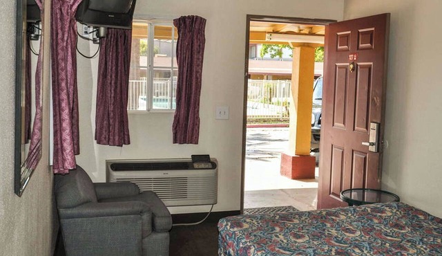 California Suites Motel