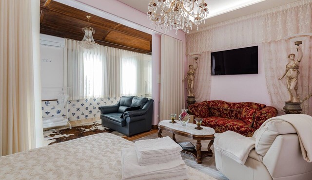 Camélia Garden Suite – Private Holiday Suite with Wi-Fi and Air Conditioning