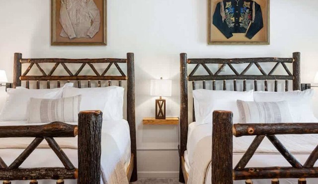 Camp Nelson Lodge Room 9
