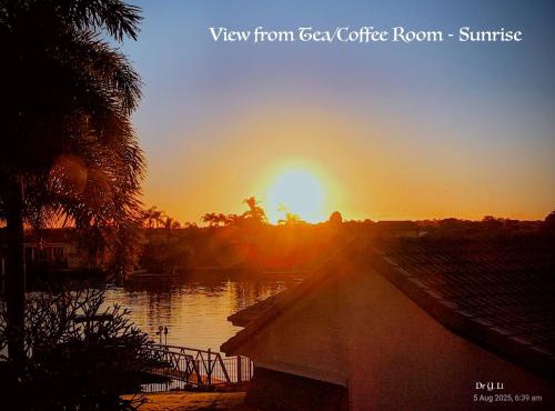 Canal View Holiday-2Rooms-Guests Usable 120m2-Host Shared Property-No Tax Invoice