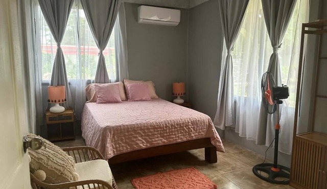 Casa Amapola en Cabinas con Piscina ¡A 5 Minutos del Parque Nacional de Cahuita!