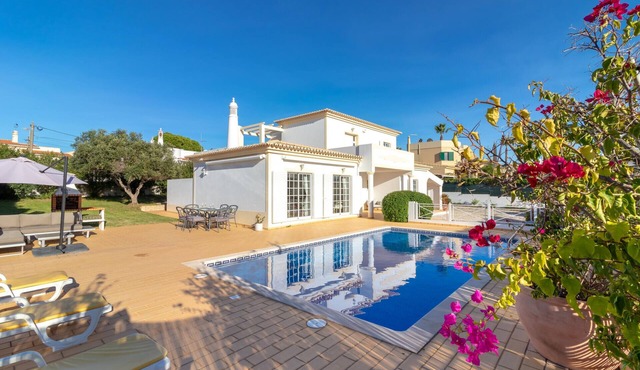Casa Anton - Heated pool, sea views and only 1.5km from town and beach