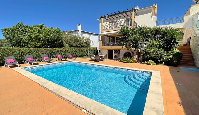 Casa Atalaia is a lovely modern 4 bedroom villa situated close to Boa Vista golf