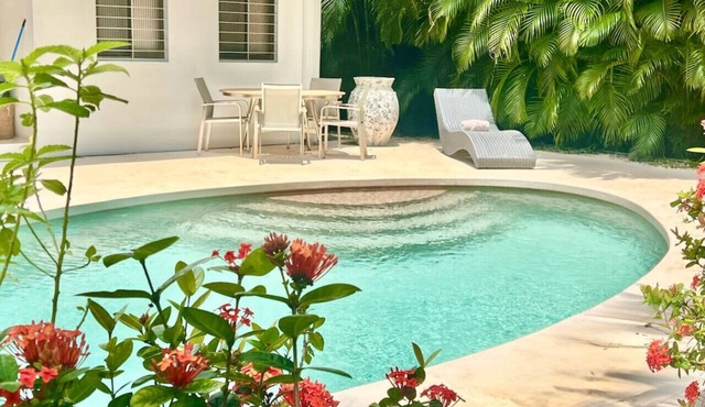 Casa Bonita ~ 5BR with Pool and AC. 5 min walk to beach!