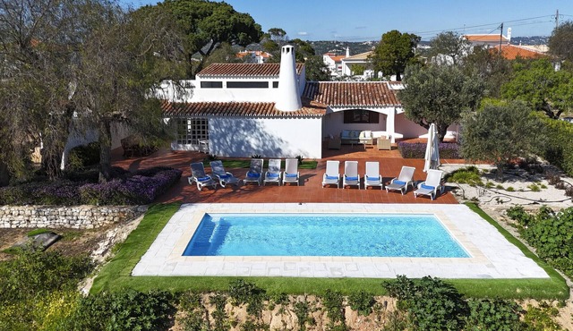 Casa da Colina with 5 bedrooms, 4 bathrooms & private pool