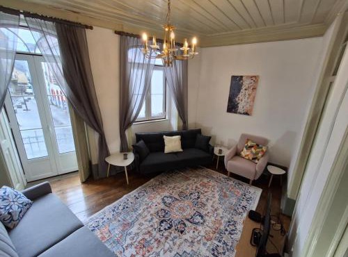 Casa da Maya - Historic Townhouse, N2 Stop and Nature Retreat