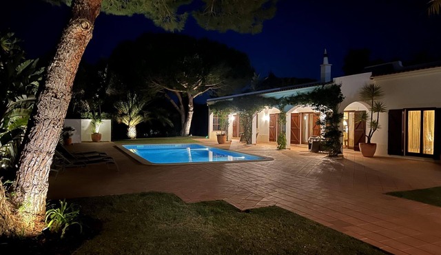 Casa de Colinas - Four Bedroom Villa, Sleeps 8