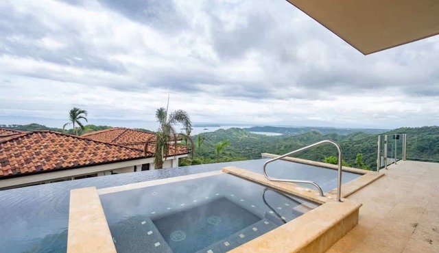 Casa Encanta del Pacifico Oceanview Pool Estate