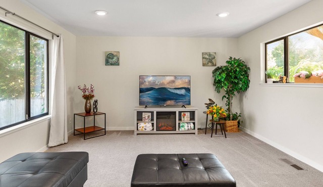 Casa Marina: Walk to Beach, Hear the Ocean, Kid Friendly Family Retreat!