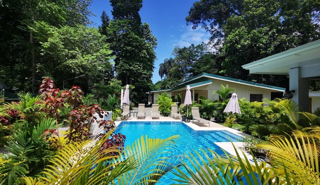 Casa mindanao apartments, AC+WIFI + swimming pool.