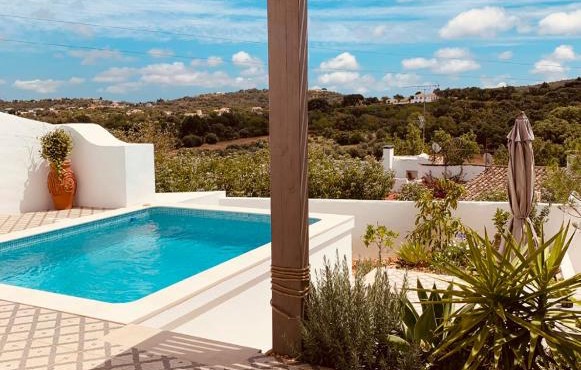 Casa na Colina : The Cottage and The Long House