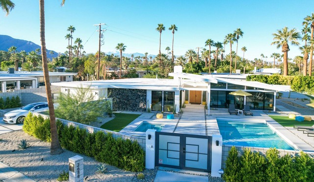 Casa Roka: Groovy Mid-Century Indoor/Outdoor Lifestyle