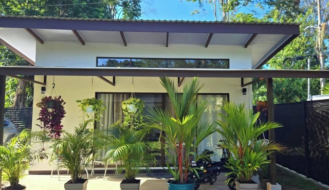 Casita Kukula- Charming studio with WiFi and AC in Playa Negra, Puerto Viejo