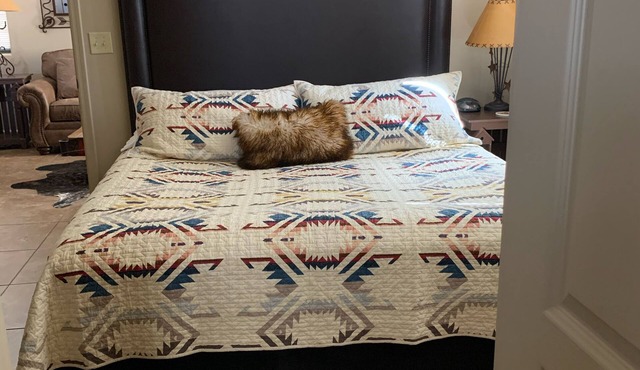 Casita 3 blocks from downtown! Very clean !