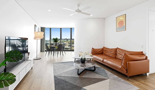 CASSA ONE - River-View 2 Bed Apt with free parking