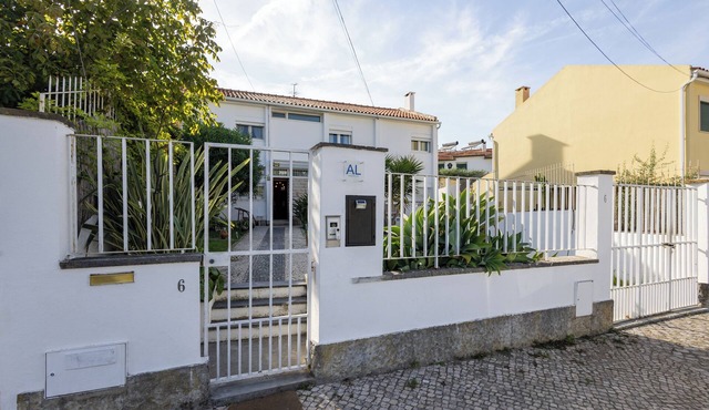 Cave for 3 people 5 min from Lisbon Airport