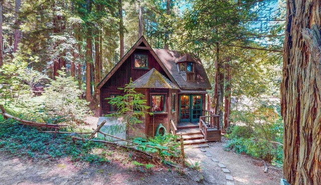 Cazadero 1BR A-frame cabin with hot tub for two — dog friendly