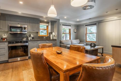 Cedar Crest-Stellars Jay Cottage 4