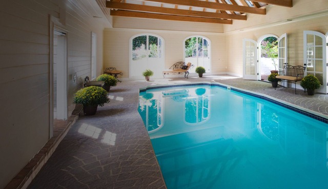 Celebrity Estate Next to the Strip! Huge Indoor Heated Pool,Spa,Tropical,Arcade,